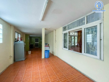 *****บ้านเดี่ยวมือสอง ทำเลใกล้สนามบินดอนเมือง ม.กฤษณา แจ้งวัฒนะ-ดอนเมือง หลังใหญ่พื้นที่ใช้สอย 180 ตร.ม. ฟังก์ชัน 3 ห้องนอน 3 ห้องน้ำ 2 ที่จอดรถ แถมฟรี !! เครื่องปรับอากาศ 2 เครื่อง และเครื่องทำน้ำอุ่น 2 เครื่อง ทำเลดี เชื่อมสู่ใจกลางเมืองได้อย่างสะดวกสบาย ใกล้ทางด่วนศรีสมาน